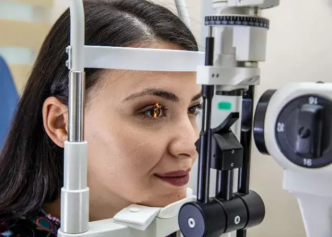 A Tullahoma ophthalmologist looking at the retina and inside the eye of a patient 