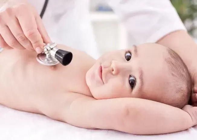 A Tullahoma TN Pediatrician examining a baby