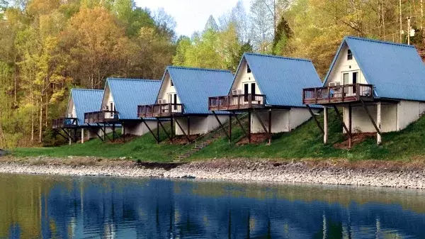 hotels in Tullahoma TN - on the water