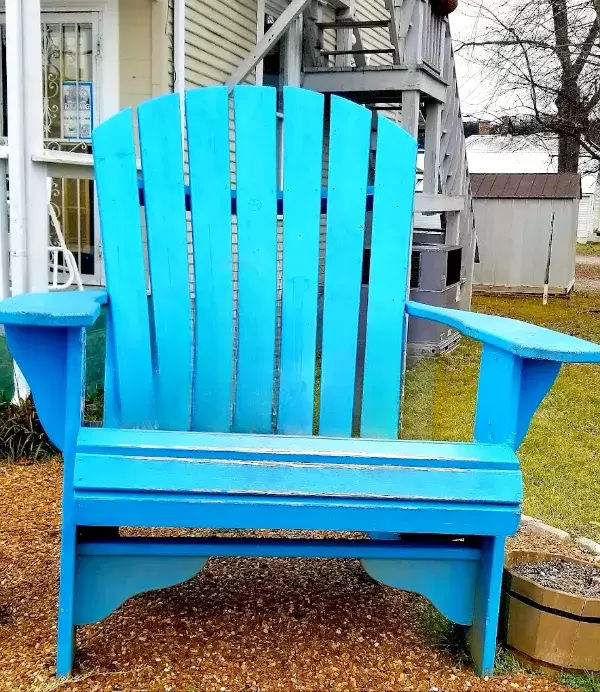 Big Blue Chair in the city of Lynchburg TN