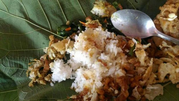 Sego Berkat Sensasi Nasi Bungkus Daun Jati