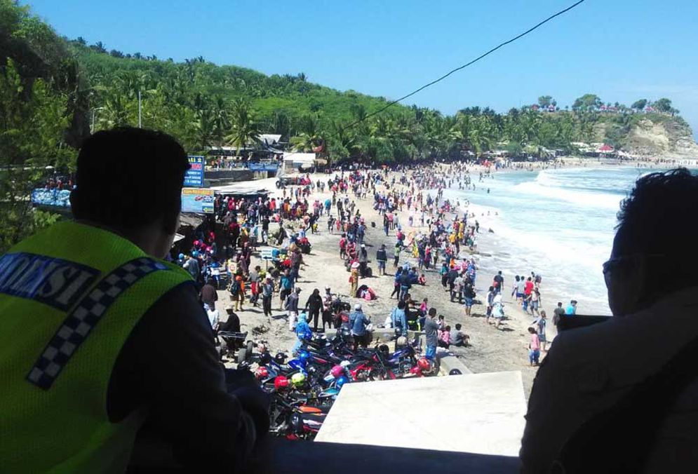 Bus Wisata Kini Boleh Langsung Masuk Kawasan Pantai Klayar - Halopacitan.com