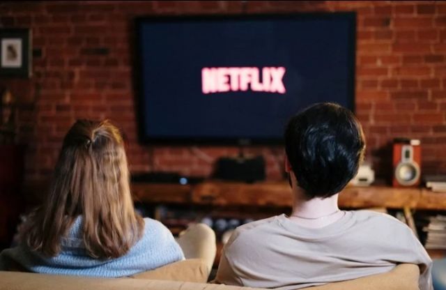 Tak Perlu Beli TV Baru, Ini 5 Rekomendasi Alat Smart TV yang Bisa Ubah TV  Biasa Jadi Pintar - kabarsiger.com