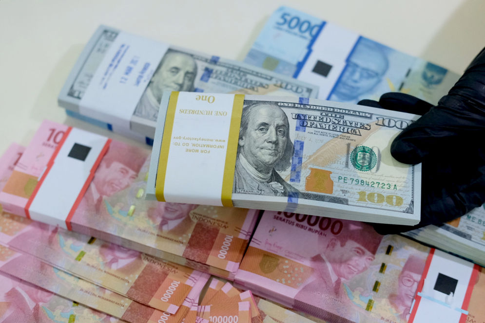 Kurs Dolar Hari Ini Covid19 Kembali Bergejolak Rupiah Diprediksi Melemah Trenasia Com