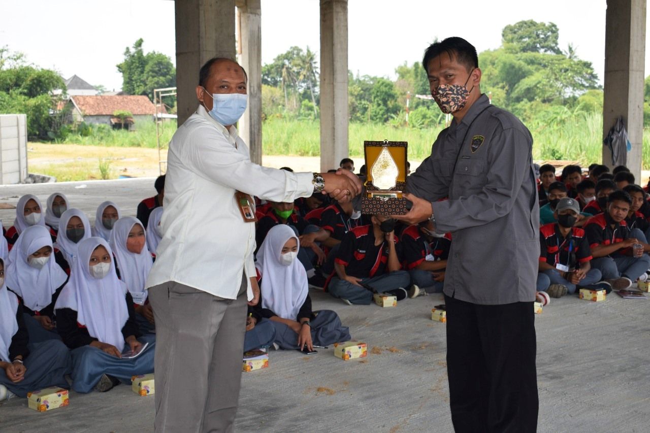 Kampus Baru Universitas Widya Mataram Yogyakarta Jadi Kajian 98 Siswa SMKN 9 Garut
