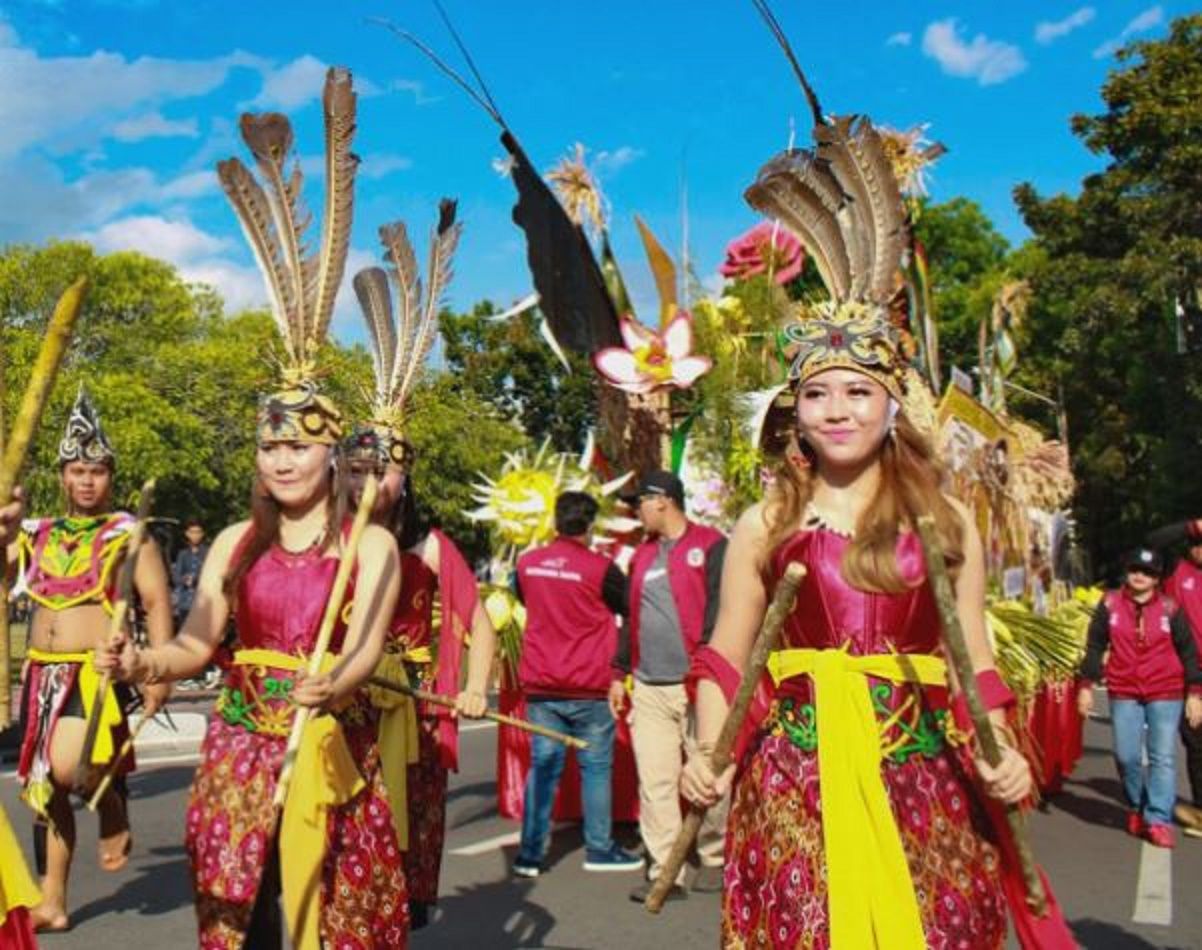 Mau Lihat Kekayaan Dan Keunikan Suku Dayak Tonton Festival Budaya Isen Mulang Mei