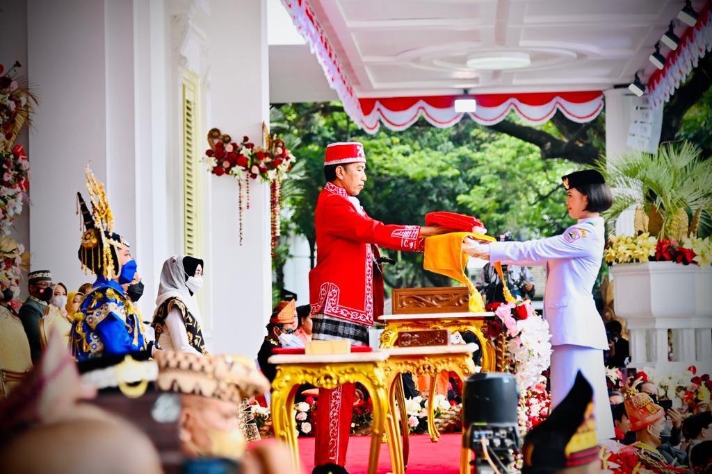 Bhineka Tunggal Ika Upacara Hut Ke 77 Kemerdekaan Ri Istana Negara Mengenakan Pakaian Adat