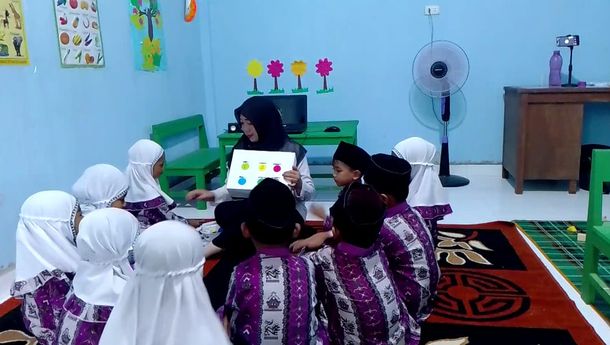 Meningkatkan Minat Belajar Anak Melalui Alat Permainan Edukatif Celengan Angka