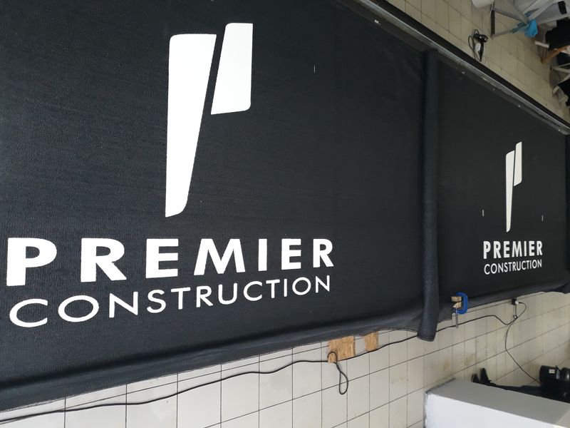 UV-resistant printed shadenet on site fencing