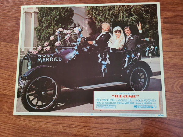 The Comic - General Lobby Cards