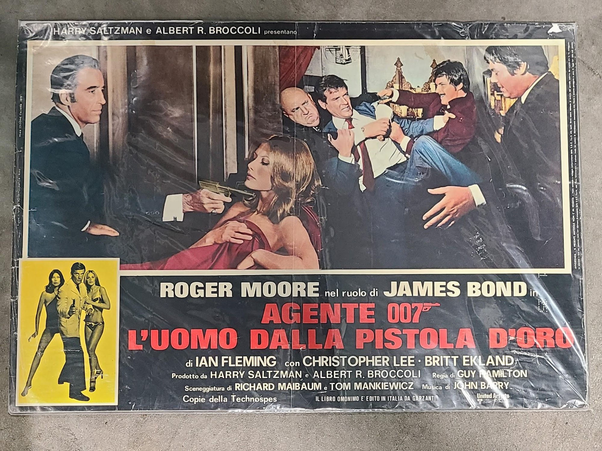 The Man With The Golden Gun 1974 Fotobusta
