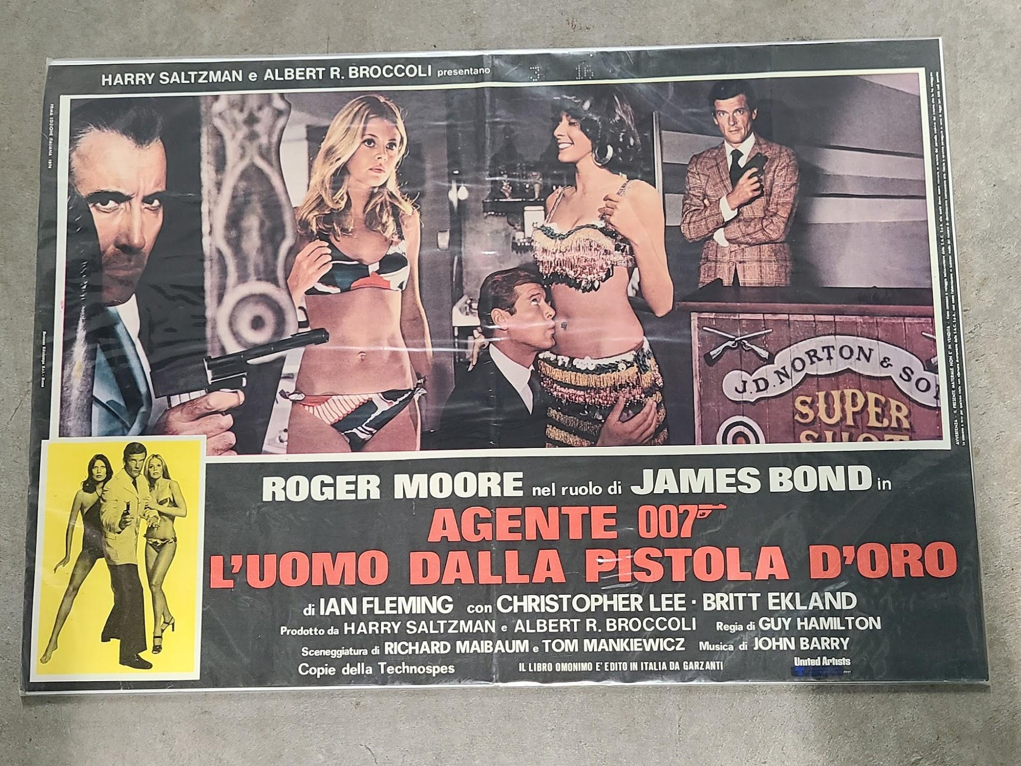 The Man With The Golden Gun 1974 Fotobusta