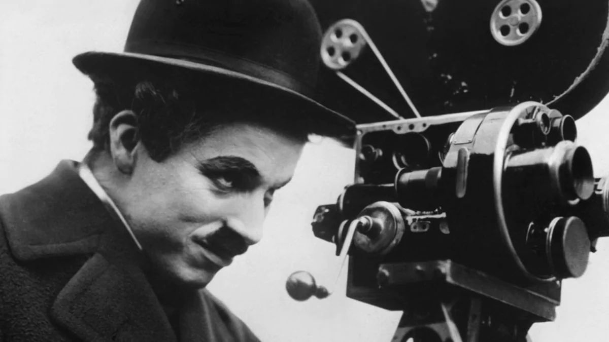 Foto de Charles Chaplin gravando uma cena
