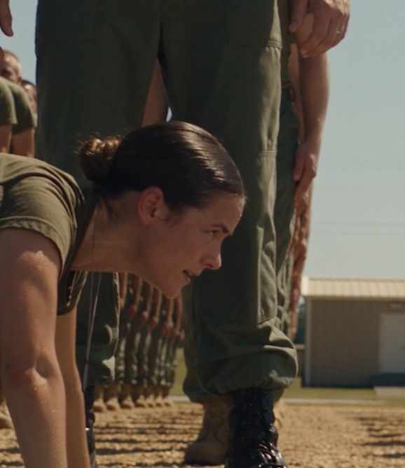 A Drill Sergeant Ordered 300 Push-Ups—Then Ninety-Two Soldiers Dropped Beside Her