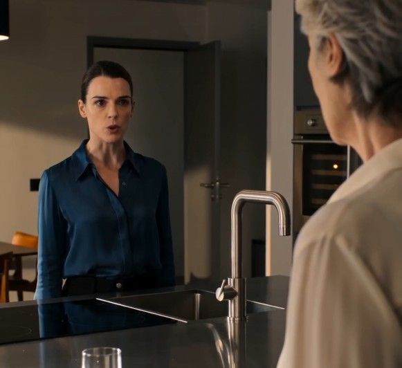 Vanessa Demanded Evelyn Obey Before She Would Explain What She Was Asking