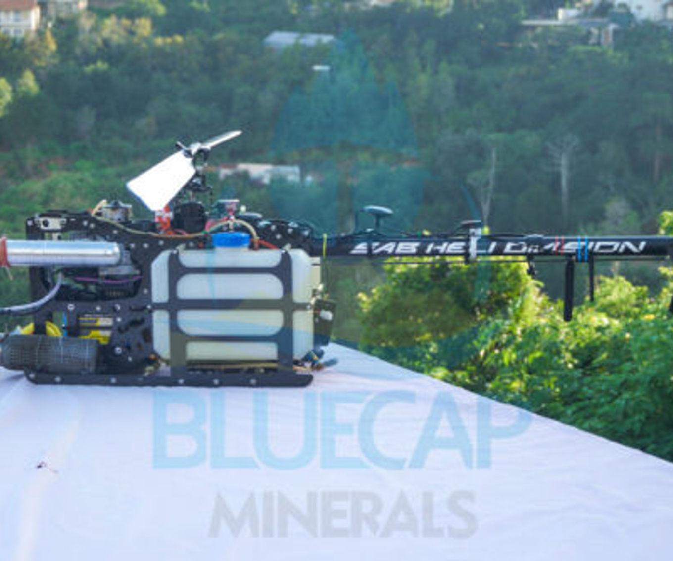 Trực thăng UAV BlueCap mang tải trọng địa vật lý cho khảo sát khoáng sản