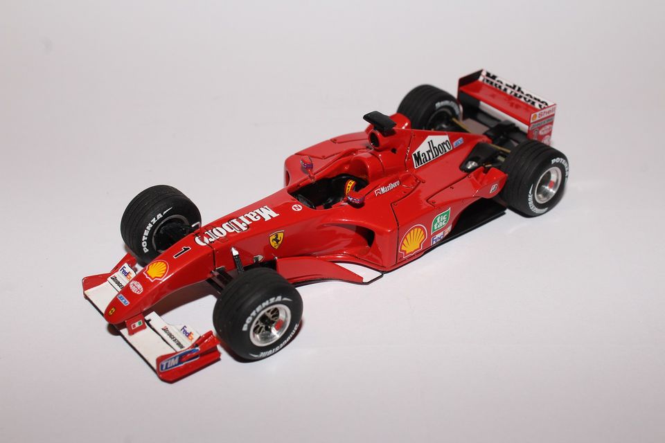 Voiture Ferrari (Écurie de Michael Scumacher) par Jennifer Beebe - Pixabay CC0<br>