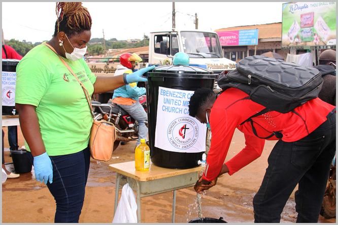 Plusieurs associations installent de points de lavage des mains au Cameroun. Source: umnews.org /CC-BY