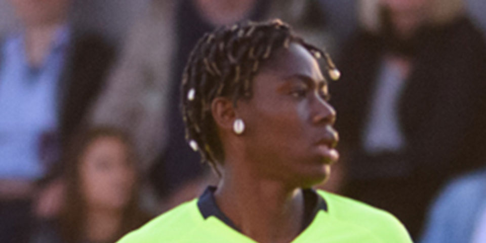Asistat Oshoala par El Loko Foto (Image rognée) - Wikimédia Commons CC BY 4.0