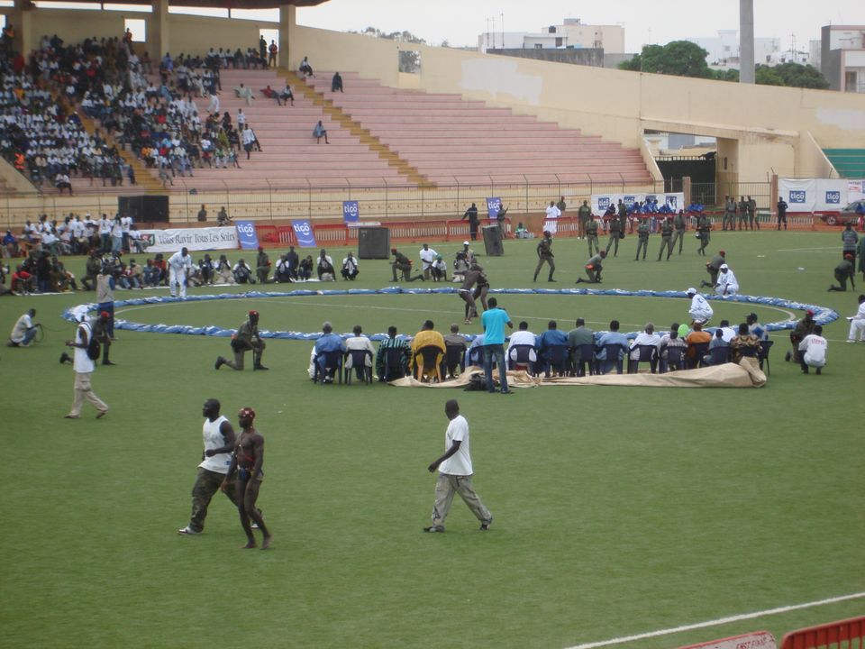 Image de lutte sénégalaise à Dakar, au stade Demba Diop par
KaBa (KaaBaa) - Wikimédia Commons CC BY 3.0
