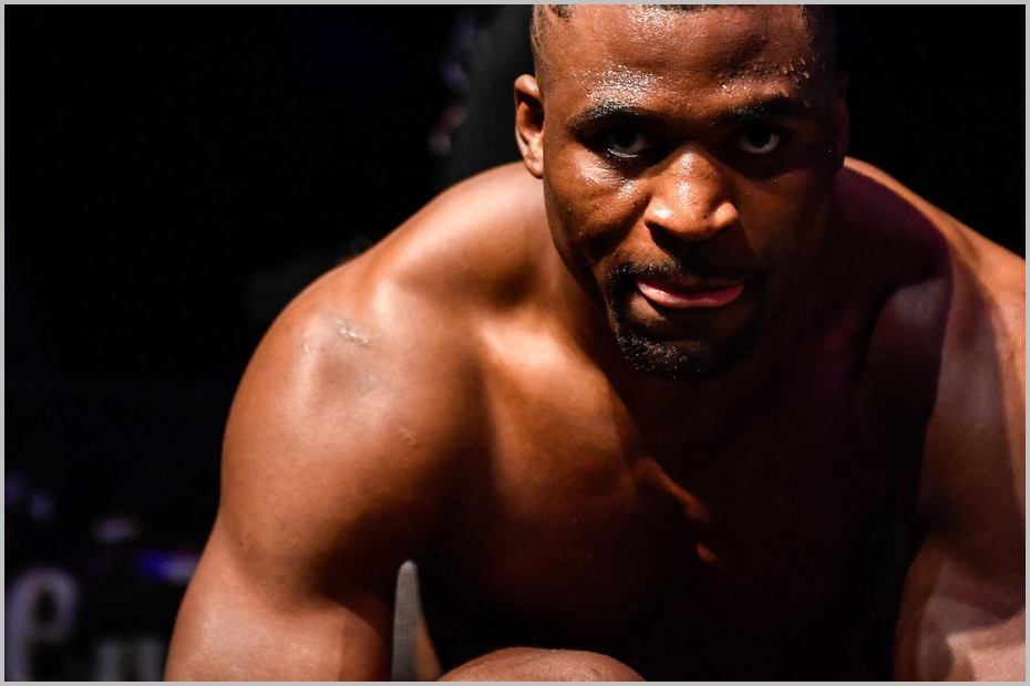 Francis Ngannou, le champion du monde MMA des poids lourds. Source: courrierinternational.com /Image reprise sous autorisation