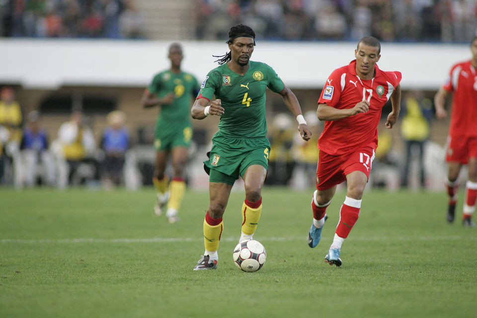 Rigobert Song (en vert) par mustapha_ennaimi - Wikimédia Commons CC BY 2.0