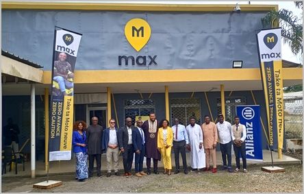 Photo de famille de Max Cameroun avec ses partenaires. Crédit: Ecclésiaste Deudjui /CC-BY