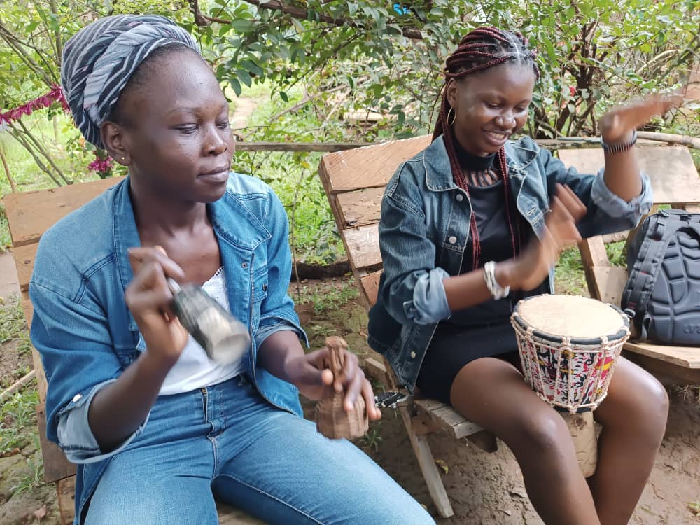 Les participantes en plein concert. Crédit : Sidoine FEUGUI