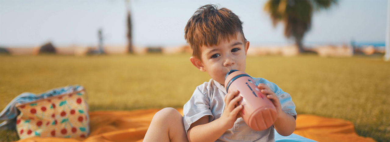 Vasos de silicona para bebé, taza de entrenamiento para niños pequeños con  asas y tapa de boquilla, vaso con popote a prueba de derrames para bebés de