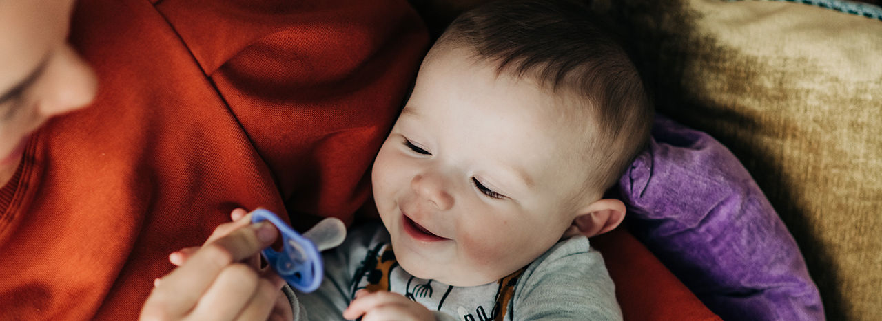 Tommee Tippee ha desarrollado una nueva gama de chupetes aprobados por  bebés de 18 a 36 meses👏 🎈La tetina ortodóntica simétrica ha sido diseñada  para