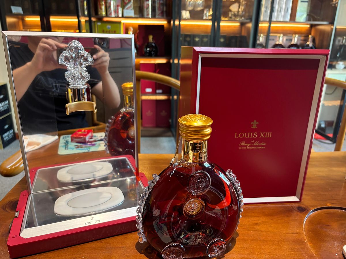 路易十三實拍案例：酒瓶、封口、液位、原盒及配件需分開補拍