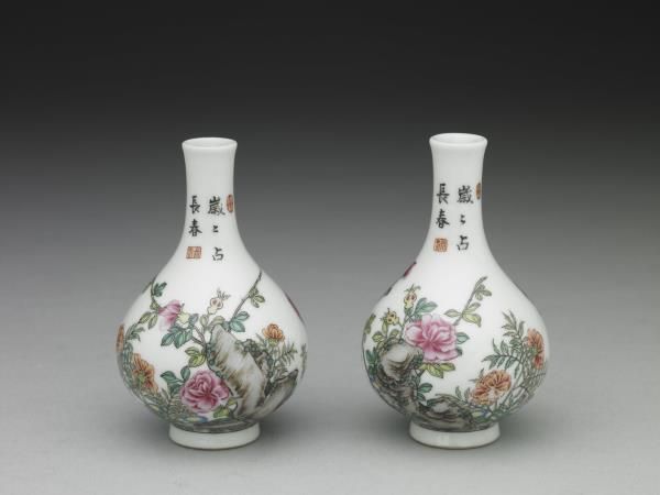 清代琺瑯彩花卉紋瓶