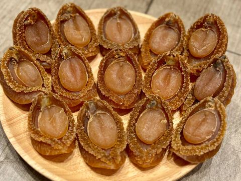 專業展示的日本網鮑和關東參樣本