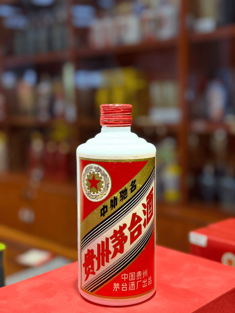 80年代鐵蓋五星茅台，展示其獨特的鋁蓋封口特徵