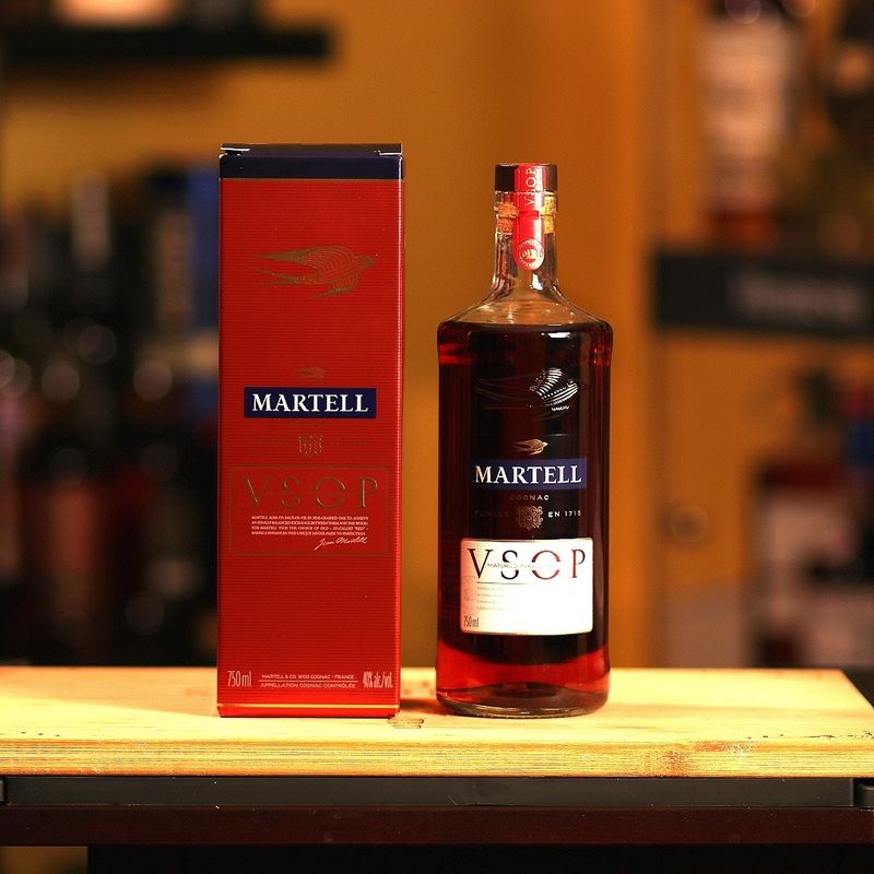 現代馬爹利 VSOP 紅盒及酒瓶