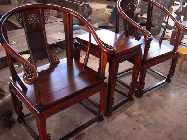 一套傳統酸枝太師椅