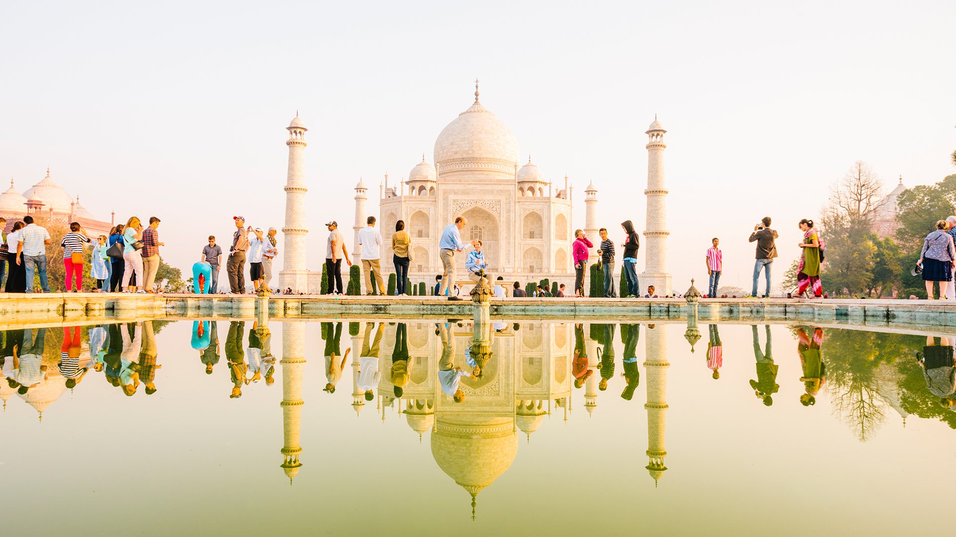 Delhi to Agra One Day Tour Package by Bus