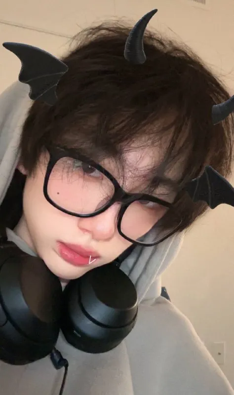 One of those mysterious moment with my hair outbeating curliness with straight hairs after a meticulous hair wash. The alternation of my hairstyle largely varies by randomness rather than a fixated manner, let’s see how much more time it is going to take until it rolls back to curl again. #daily #lifeOne of those mysterious moment with my hair outbeating curliness with straight hairs after a meticulous hair wash. The alternation of my hairstyle largely varies by randomness rather than a fixated manner, let’s see how much more time it is going to take until it rolls back to curl again. #daily #life