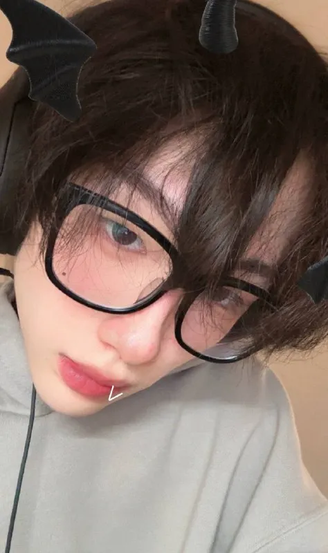 One of those mysterious moment with my hair outbeating curliness with straight hairs after a meticulous hair wash. The alternation of my hairstyle largely varies by randomness rather than a fixated manner, let’s see how much more time it is going to take until it rolls back to curl again. #daily #lifeOne of those mysterious moment with my hair outbeating curliness with straight hairs after a meticulous hair wash. The alternation of my hairstyle largely varies by randomness rather than a fixated manner, let’s see how much more time it is going to take until it rolls back to curl again. #daily #life