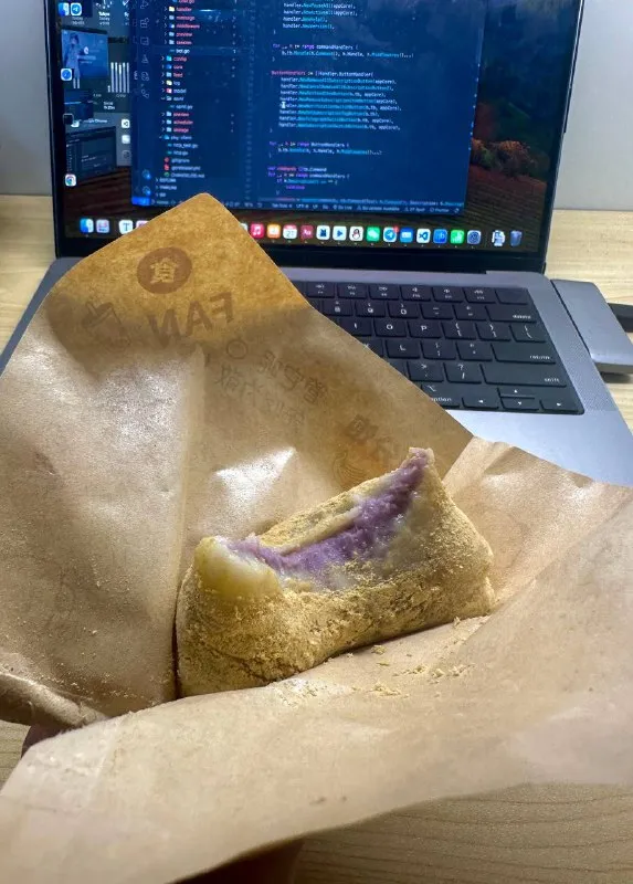 Some extra sweeteners in a lazy afternoon to bump the glucose level during the process of a procrastinative programming session, I love dessert! 紫米芋泥麻糬奧利奧盒子 & 芋泥麻糍糰 🍡 #dailySome extra sweeteners in a lazy afternoon to bump the glucose level during the process of a procrastinative programming session, I love dessert! 紫米芋泥麻糬奧利奧盒子 & 芋泥麻糍糰 🍡 #daily