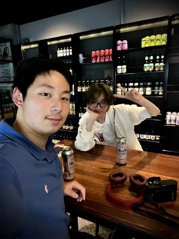 Summer memories back in Shanghai at BeerPlus with Jack Jiang at a drink meetup with commemorate photos shot by him with his Lica lenses. #photo #dailyImage credit: Jack JiangSummer memories back in Shanghai at BeerPlus with Jack Jiang at a drink meetup with commemorate photos shot by him with his Lica lenses. #photo #dailyImage credit: Jack Jiang