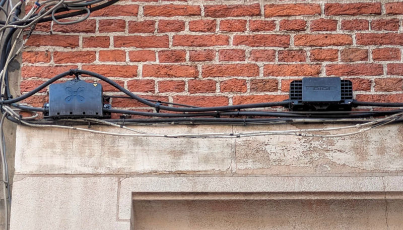 Digi ordered to remove unauthorised fibre installations in Brussels