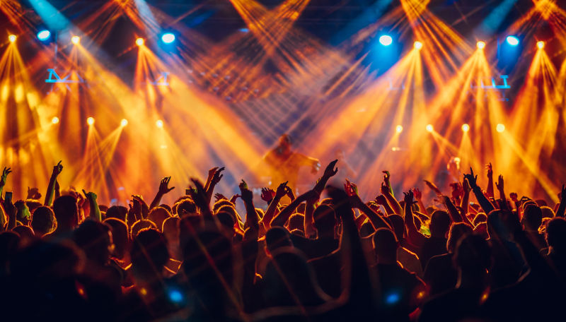 UK-festivalgangers vinden smartphone net zo belangrijk als ticket