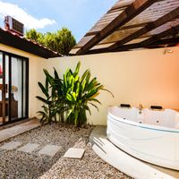 Jacuzzi-Deluxe Room