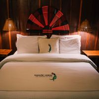 Standard Room One Queen Bed