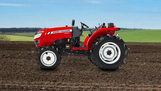 Massey Ferguson 7052 L Tractor in Farm