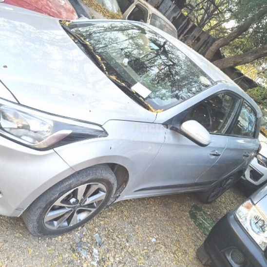 हुंडई आई20 एस्टा पुरानी कारें देखें