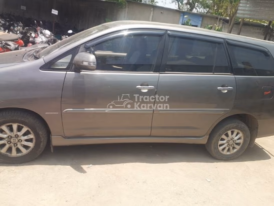 टोयोटा इनोवा 2.5 ई पुरानी कारें देखें