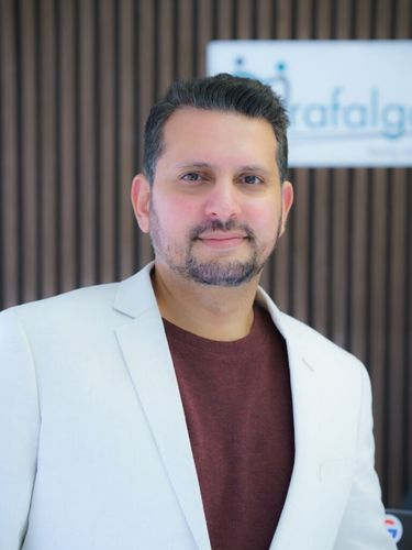 Dentist Paras Arora