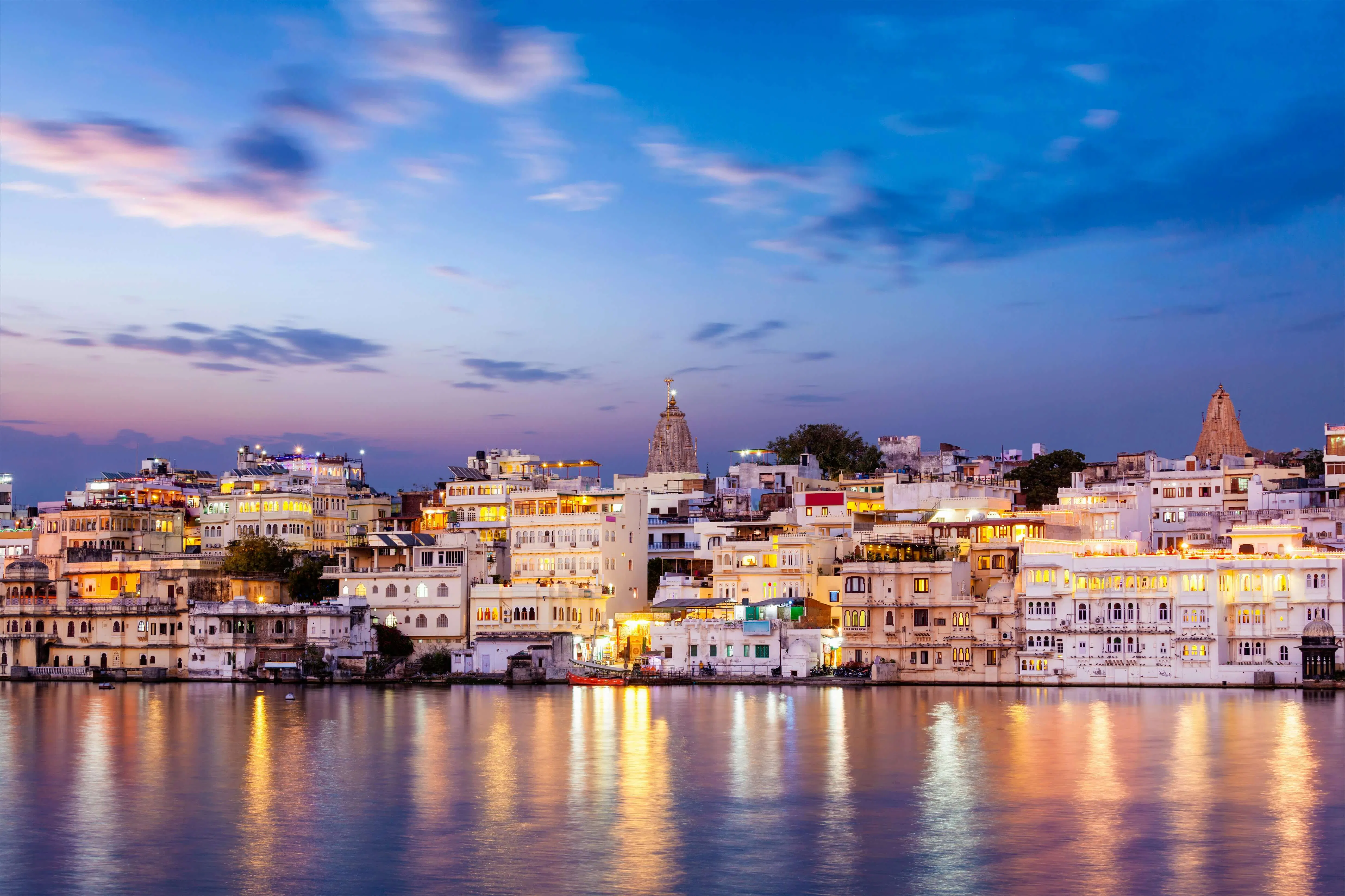 Lake Pichola and marble palaces of Udaipur